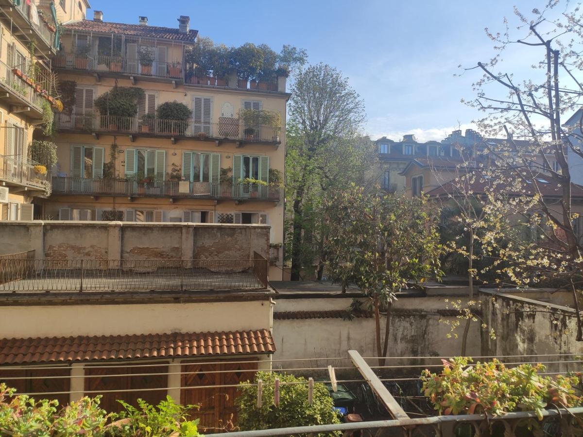 Appartamento Su Cortile Magico Turin Exterior photo