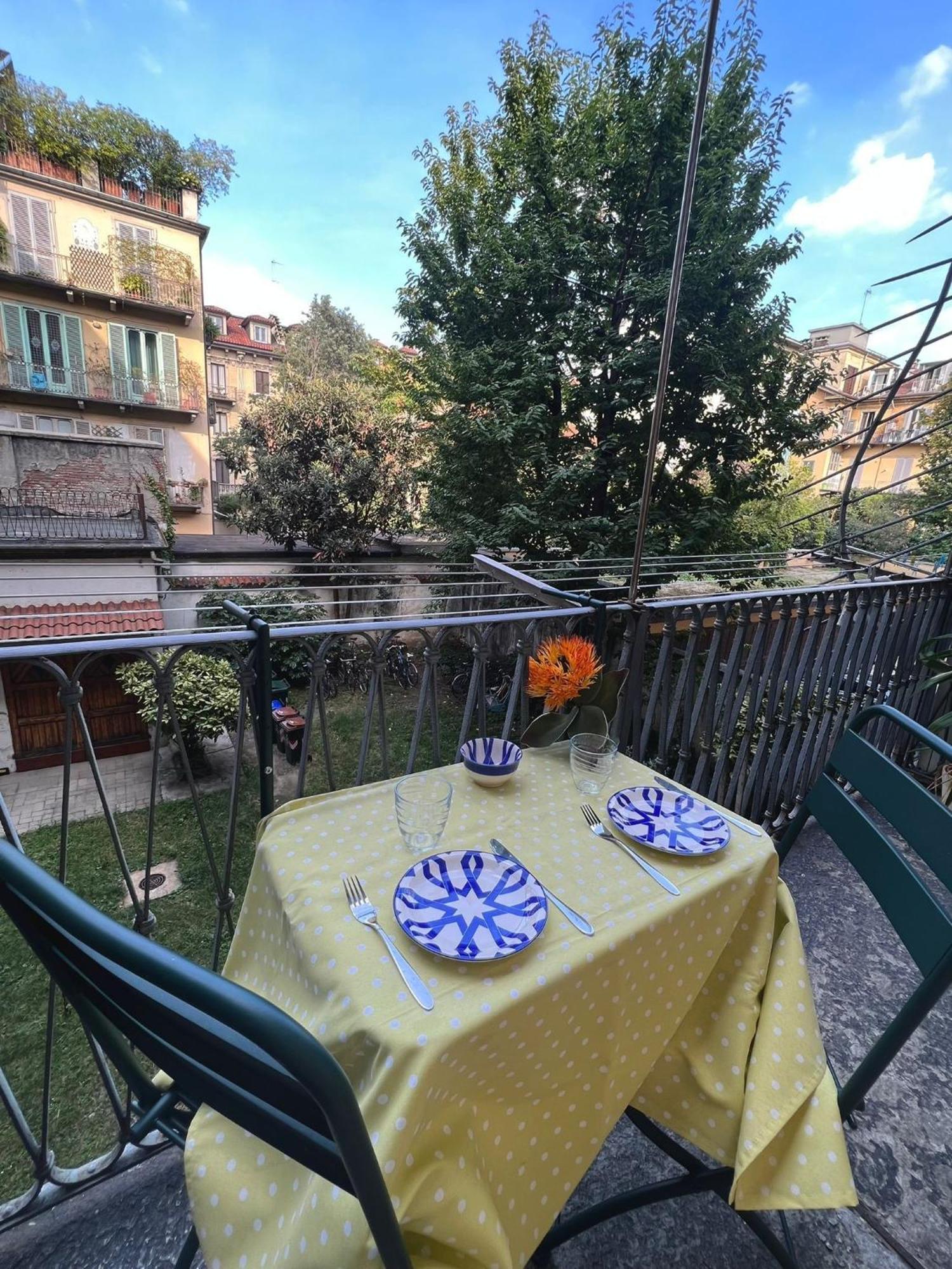 Appartamento Su Cortile Magico Turin Exterior photo